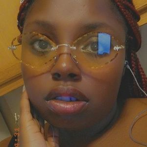 Meet your Posher, Whitney